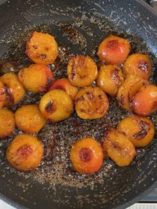 Cooked apricot with honey glazing