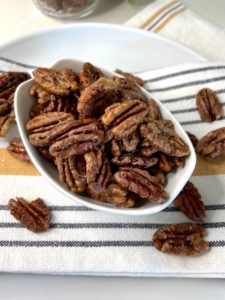 3-Ingredient roasted maple pecans - Pecans presentation on towel and dish